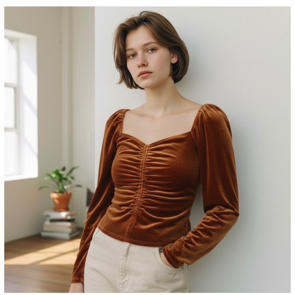 ASTR the Label Top Womens Medium Rust Velvet Ruched Sweetheart Long Sleeve